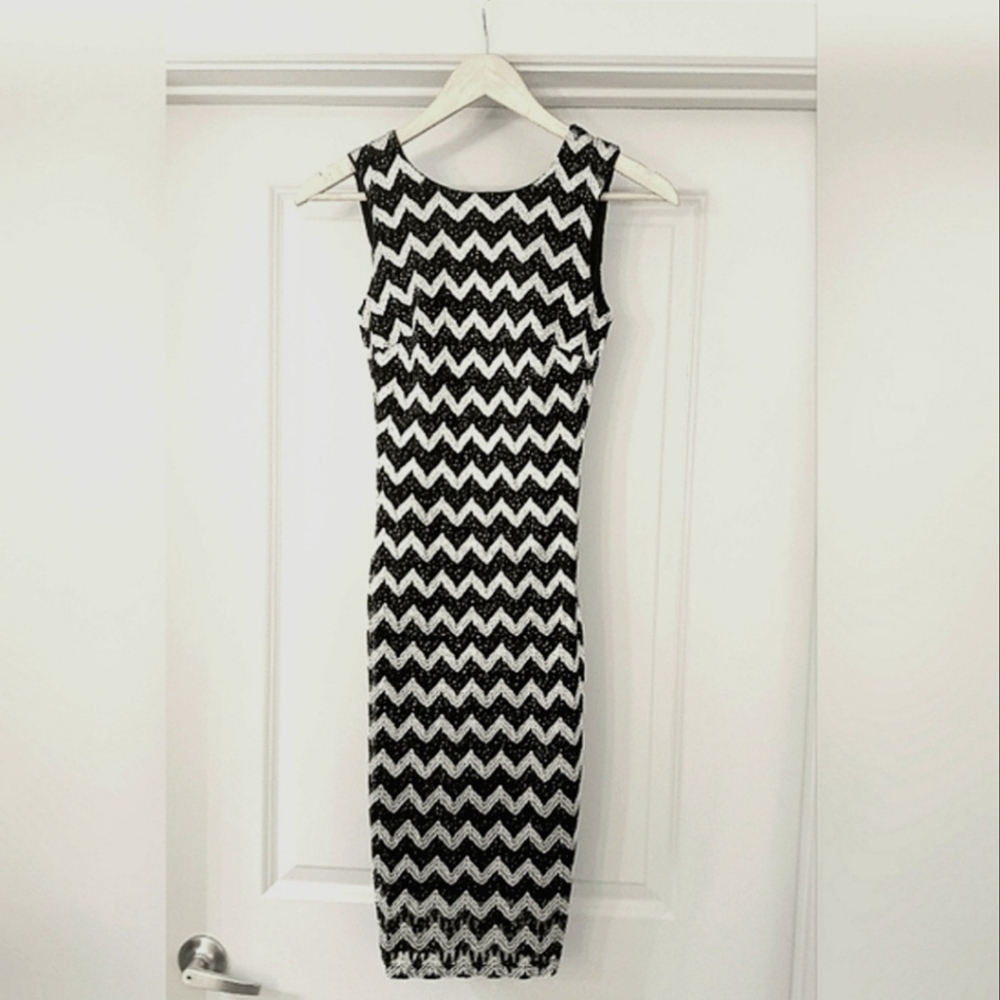 B. Darlin Sparkly Chevron Pattern Midi Formal Dress